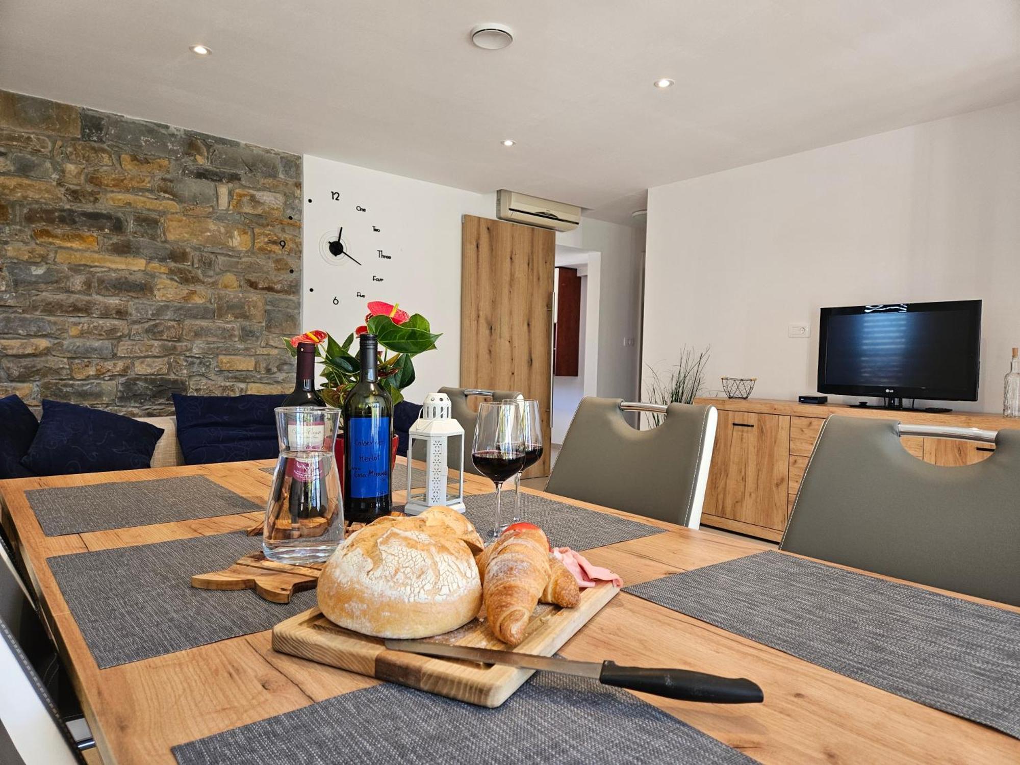 Casa Miranda - Family Comfort In A Quiet Area, Near The Sea, With Bbq And Free Parking Zgornje Skofije Esterno foto