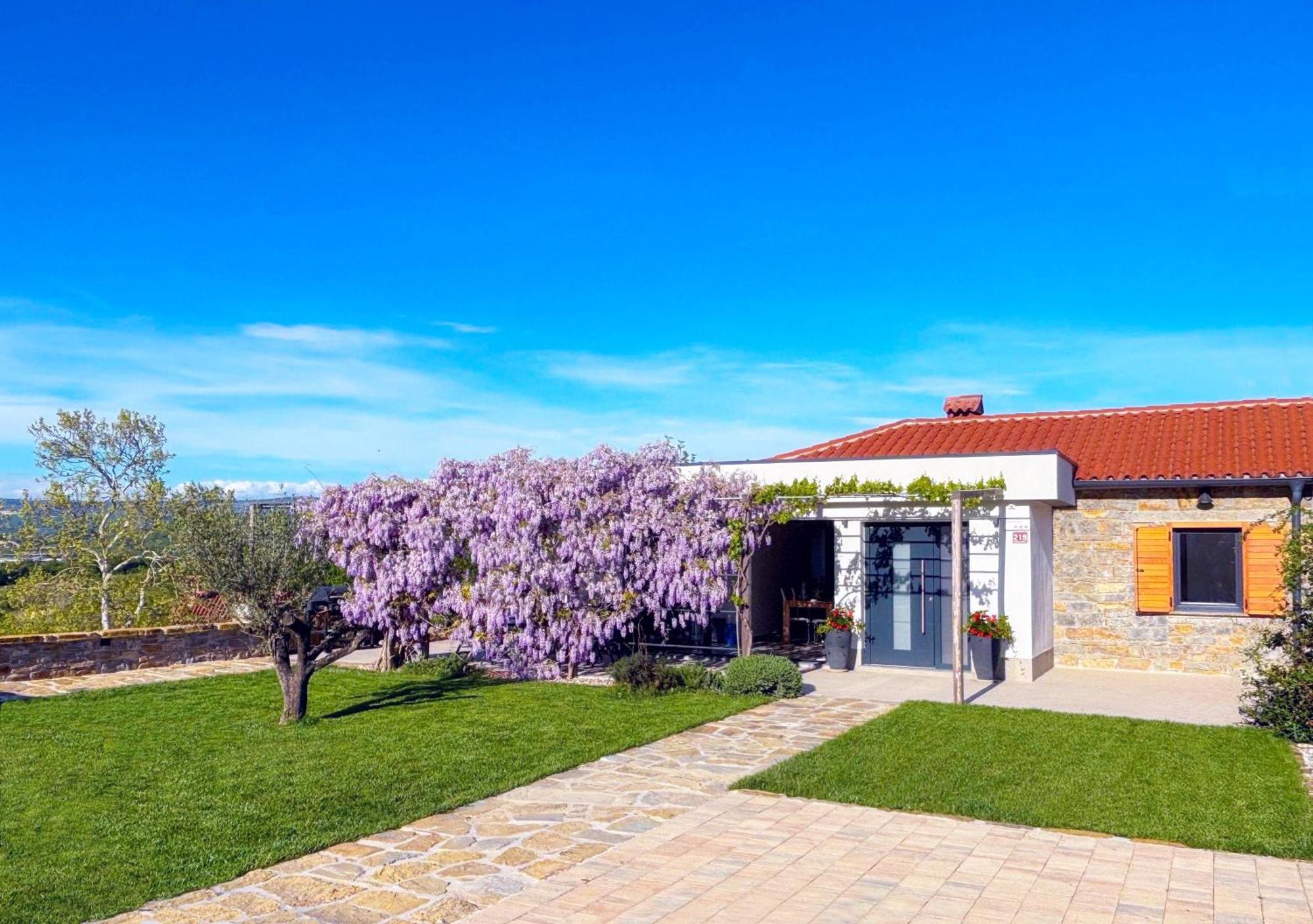 Casa Miranda - Family Comfort In A Quiet Area, Near The Sea, With Bbq And Free Parking Zgornje Skofije Esterno foto